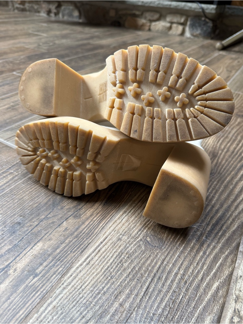 Steve Madden Womens Cream Chunky Heel Chelsea Boots - Picture 3 of 5